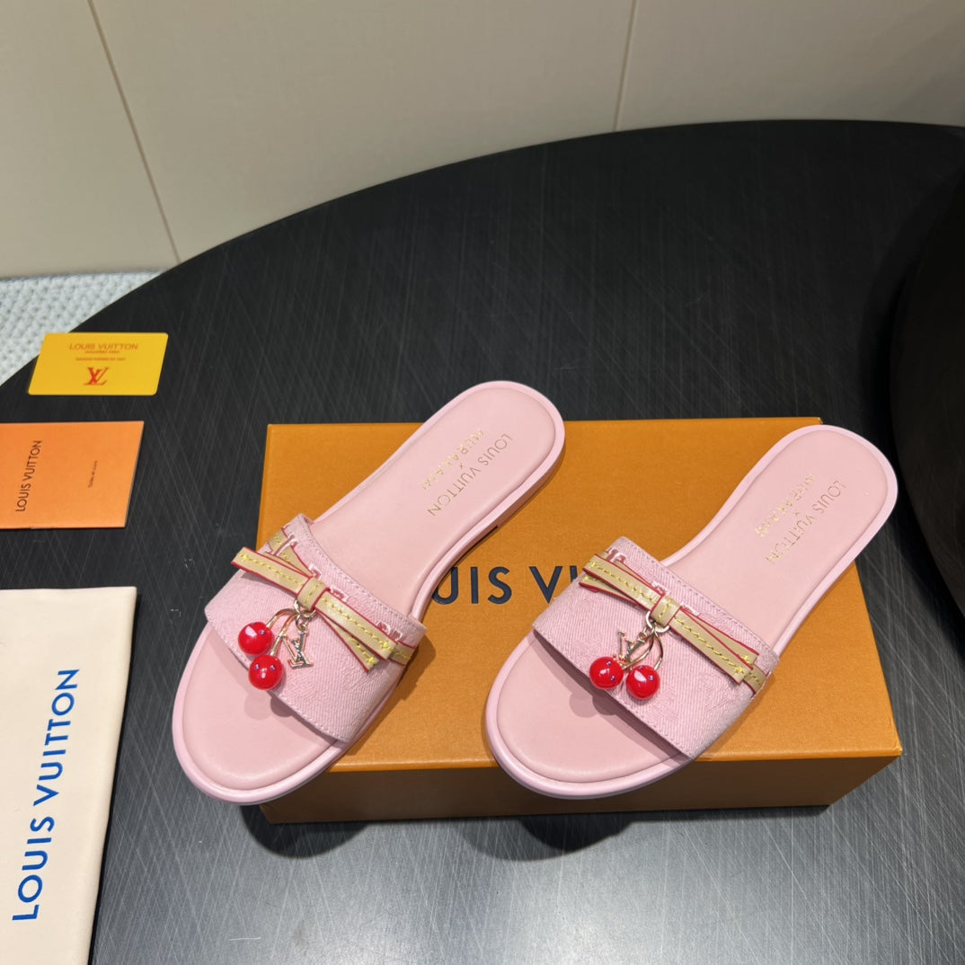LOUIS VUITTON LV SLIDE SANDALS 25S IN BABY PINK DENIM AND CALFSKIN WITH CHERRY BLOSSOM BUCKLE