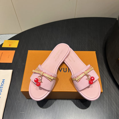 LOUIS VUITTON LV SLIDE SANDALS 25S IN BABY PINK DENIM AND CALFSKIN WITH CHERRY BLOSSOM BUCKLE