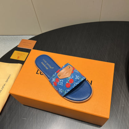 LOUIS VUITTON LV SLIDE SANDALS 25S IN DARK BLUE DENIM AND CALFSKIN WITH LOGO PRINT