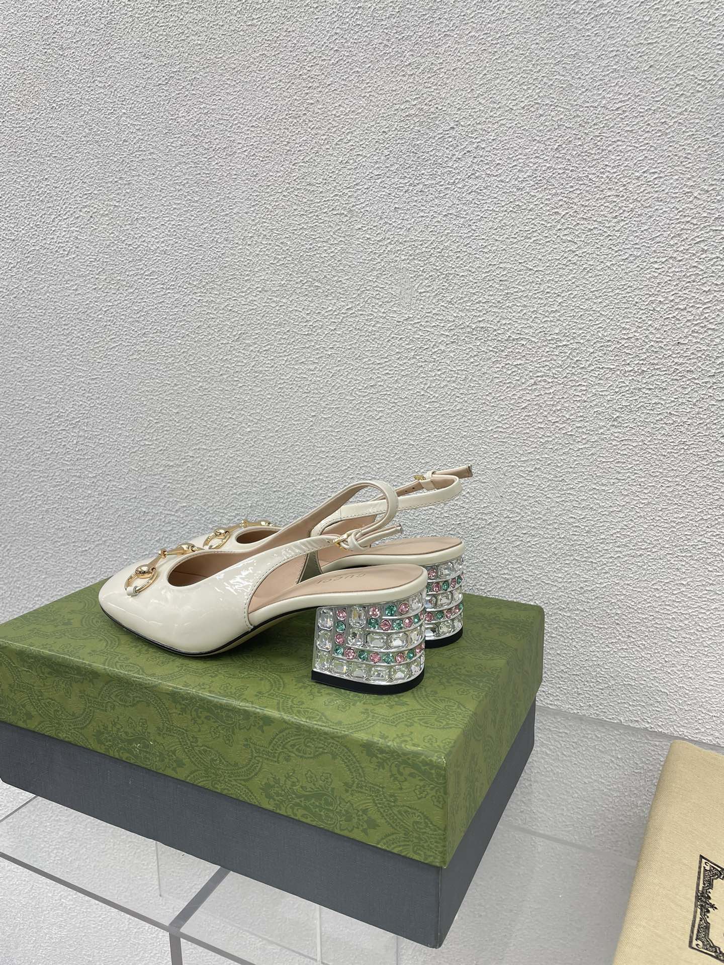 GUCCI WOMEN'S HORSEBIT SLINGBACK IN WHITE CALFSKIN WITH RHINSTONES