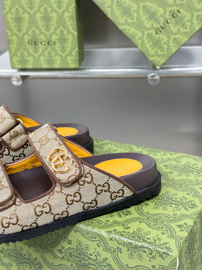 GUCCI SANDALS IN DARK BROWN CALFSKIN AND BEIGE FABRIC WITH GOLD HARDWARE