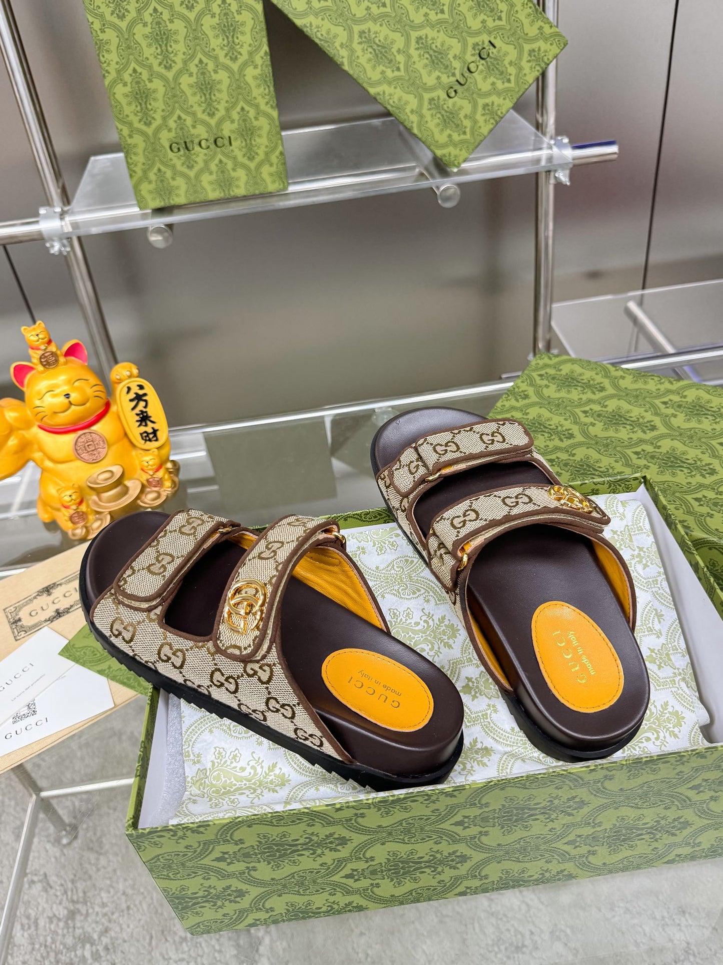GUCCI SANDALS IN DARK BROWN CALFSKIN AND BEIGE FABRIC WITH GOLD HARDWARE