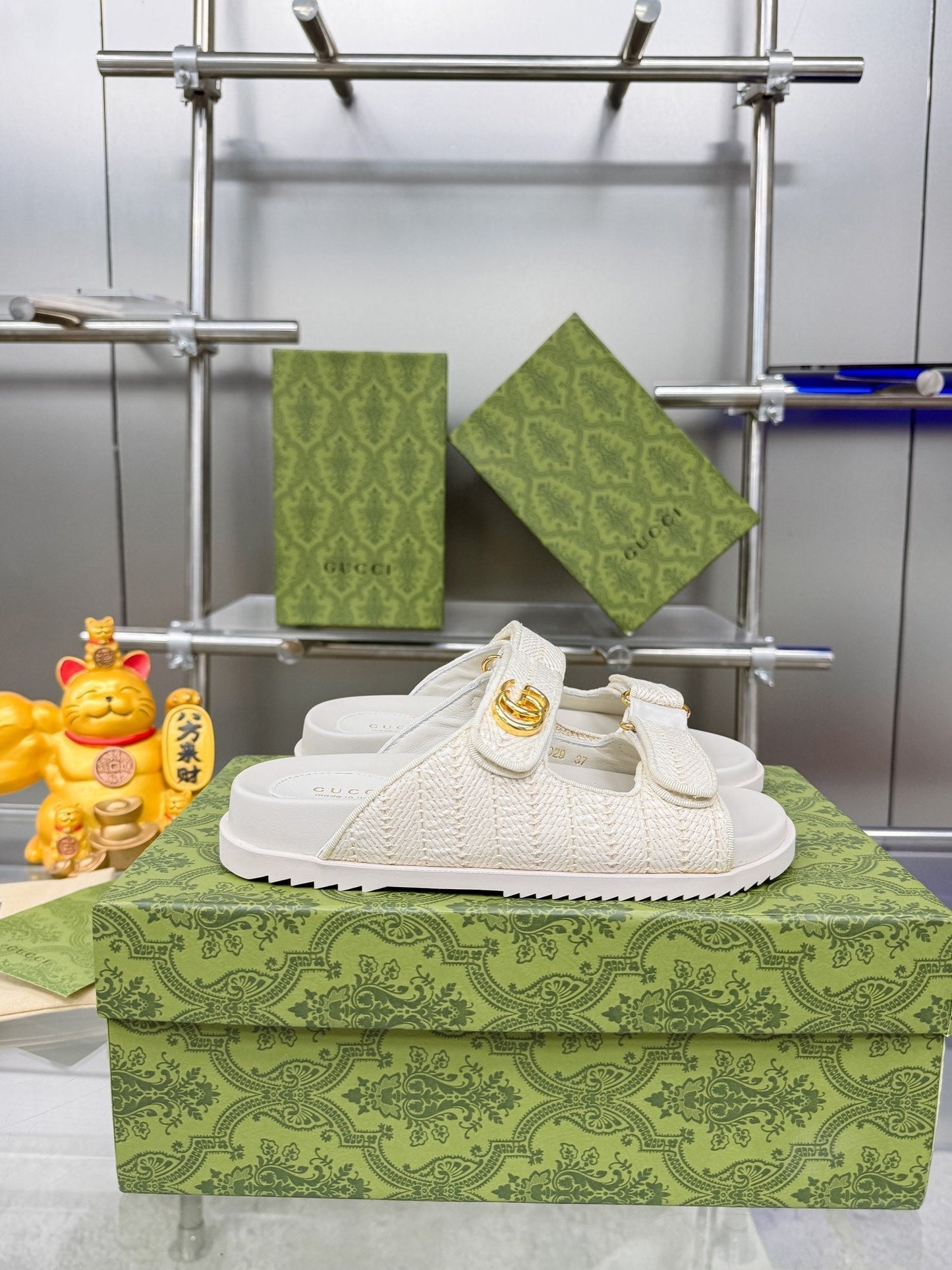 GUCCI SANDALS IN WHITE FABRIC AND CALFSKIN WITH GOLD HARDWARE