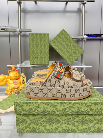 GUCCI SANDALS 22 IN BEIGE FABRIC WITH GOLD HARDWARE