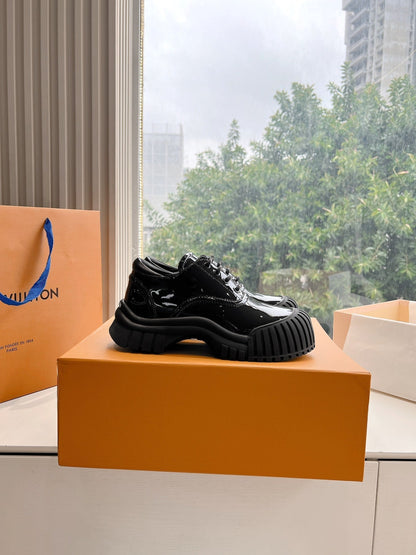 LOUIS VUITTON LV ARCHLIGHT SKATE SNEAKER IN BLACK GLOSSY CALFSKIN