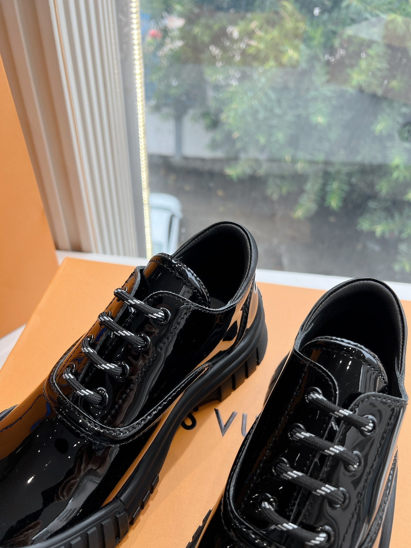LOUIS VUITTON LV ARCHLIGHT SKATE SNEAKER IN BLACK GLOSSY CALFSKIN
