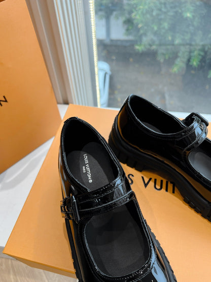 LOUIS VUITTON RUBY FLAT MARY JANE IN BLACK PATENT CALFSKIN