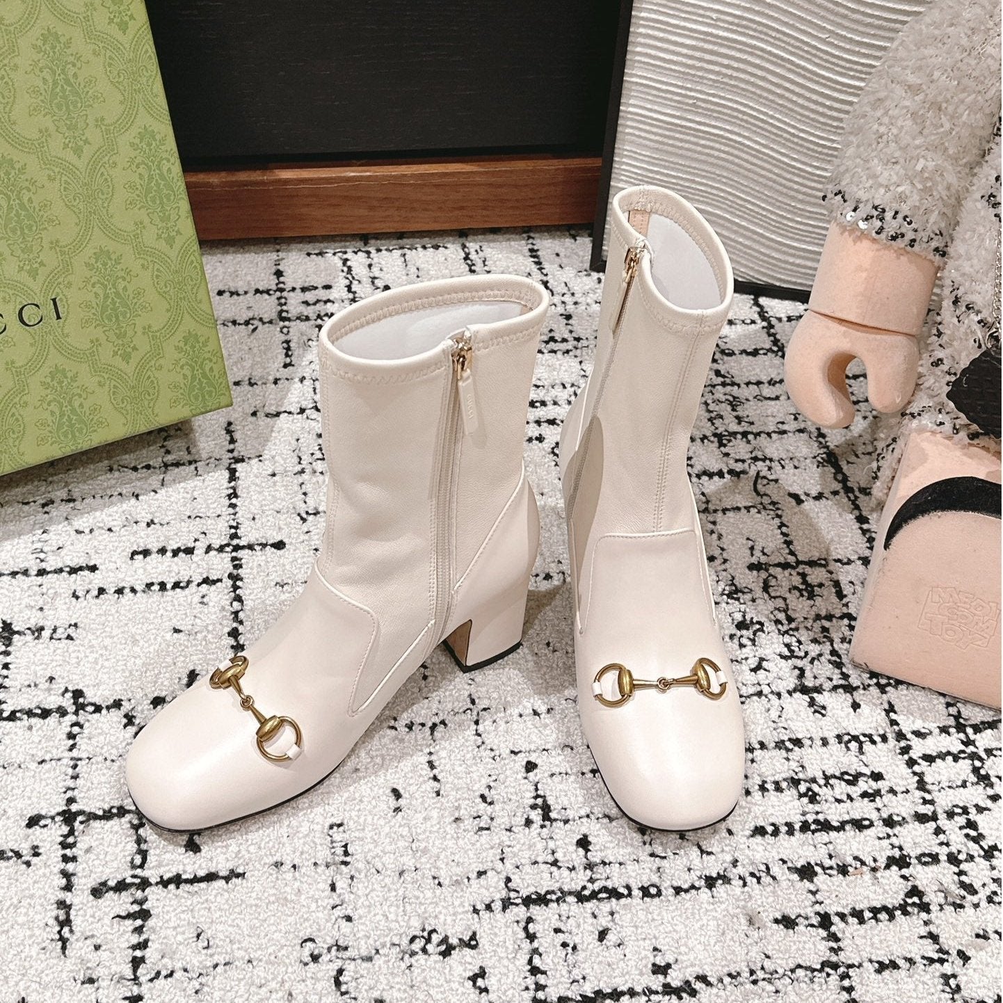 GUCCI HORSEBIT ANKLE BOOTS 6.5CM IN WHITE SHEEPSKIN
