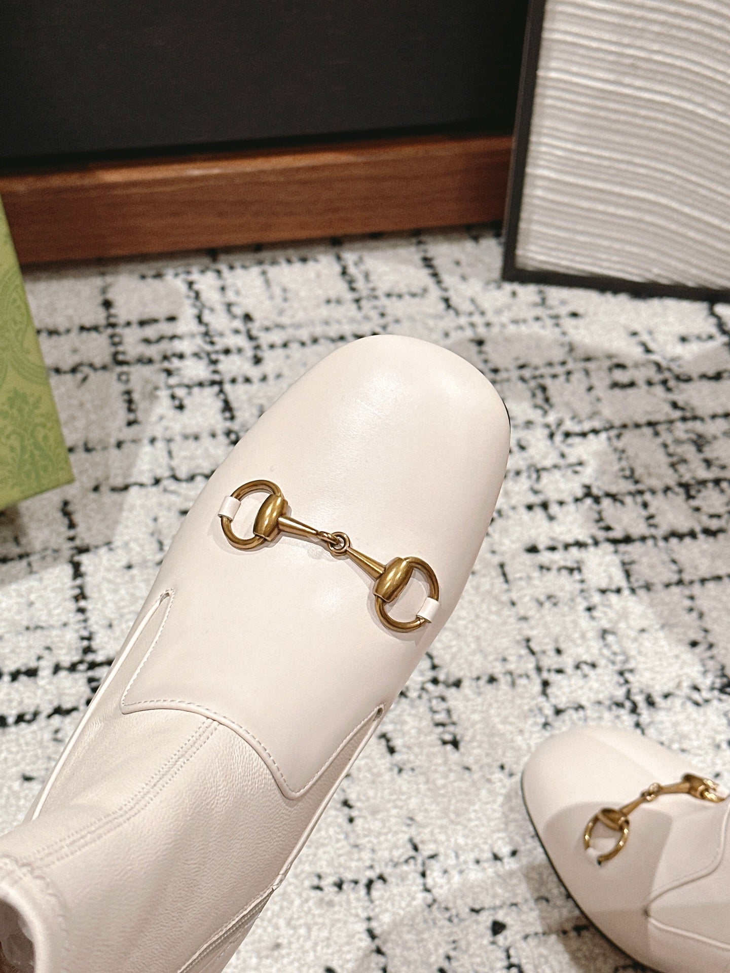 GUCCI HORSEBIT ANKLE BOOTS 6.5CM IN WHITE SHEEPSKIN