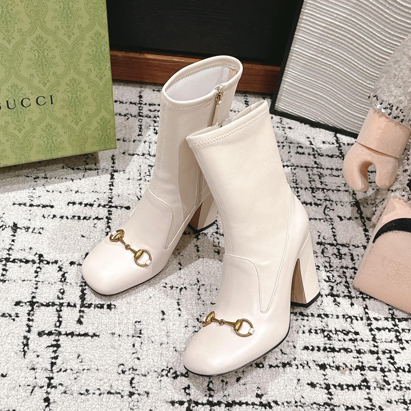 GUCCI HORSEBIT ANKLE BOOTS 9.5CM IN WHITE SHEEPSKIN
