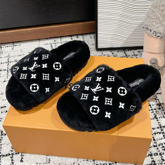 LOUIS VUITTON SLIPPER IN BLACK WOOL WITH WHITE LOGO
