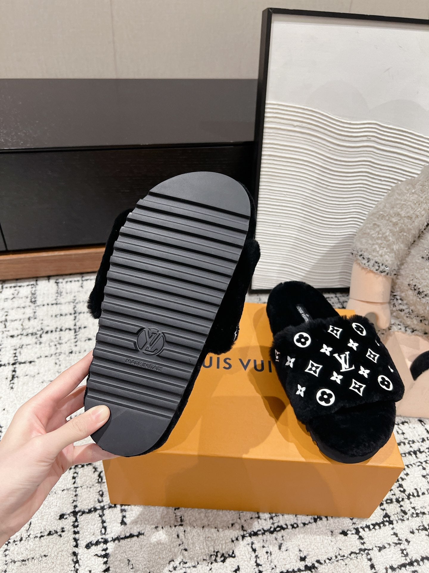 LOUIS VUITTON SLIPPER IN BLACK WOOL WITH WHITE LOGO