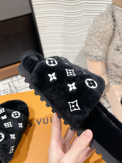 LOUIS VUITTON SLIPPER IN BLACK WOOL WITH WHITE LOGO