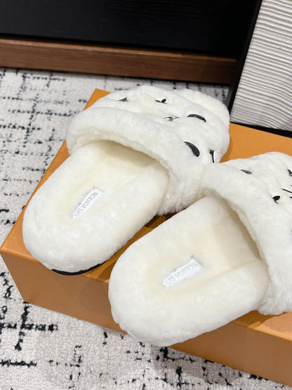 LOUIS VUITTON SLIPPER IN WHITE WOOL