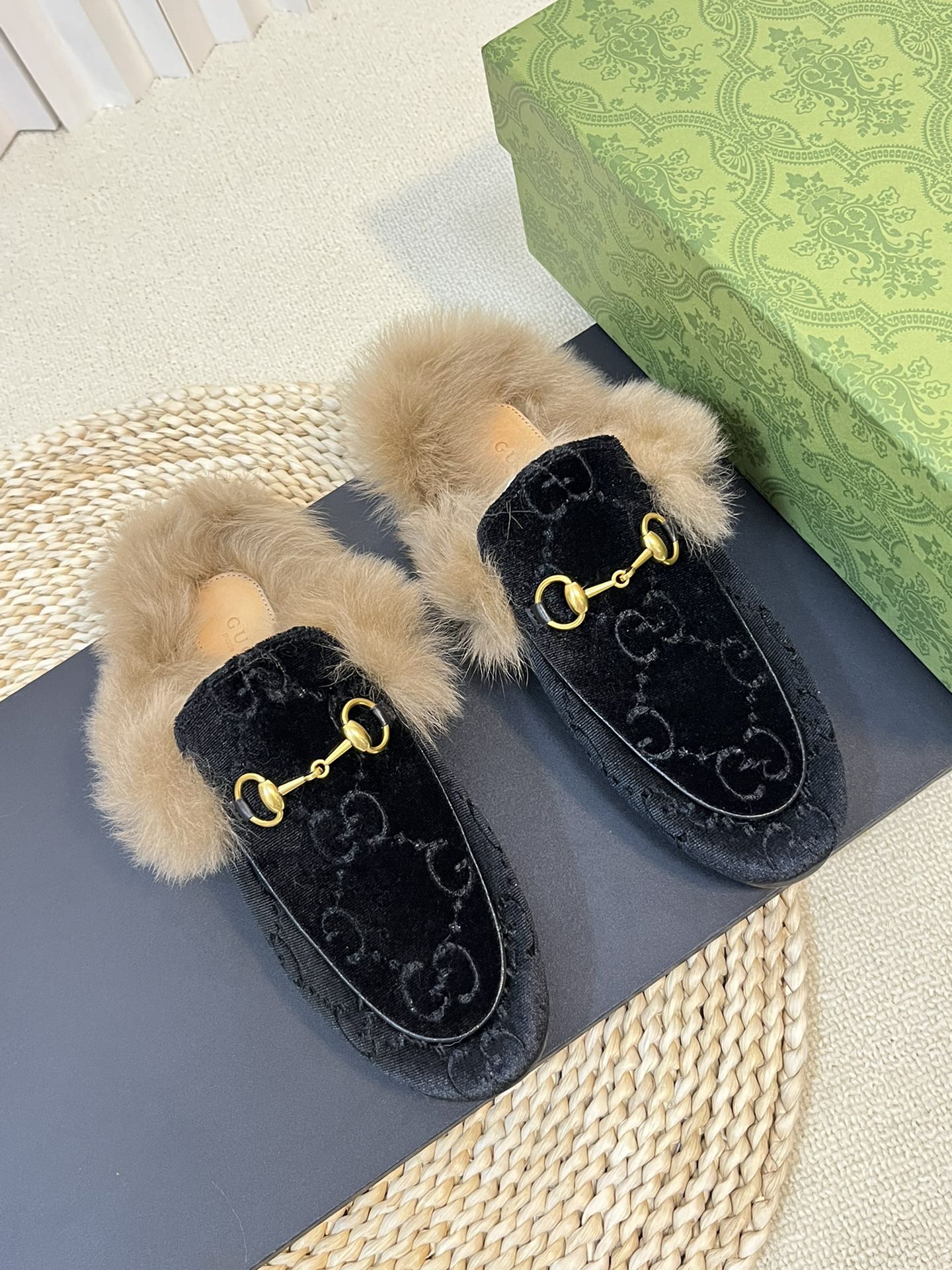 GUCCI HORSEBIT MULE IN BLACK MONOGRAM VELVET AND LAMB WOOL LINING