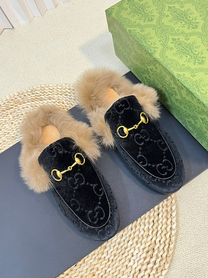 GUCCI HORSEBIT MULE IN BLACK MONOGRAM VELVET AND LAMB WOOL LINING