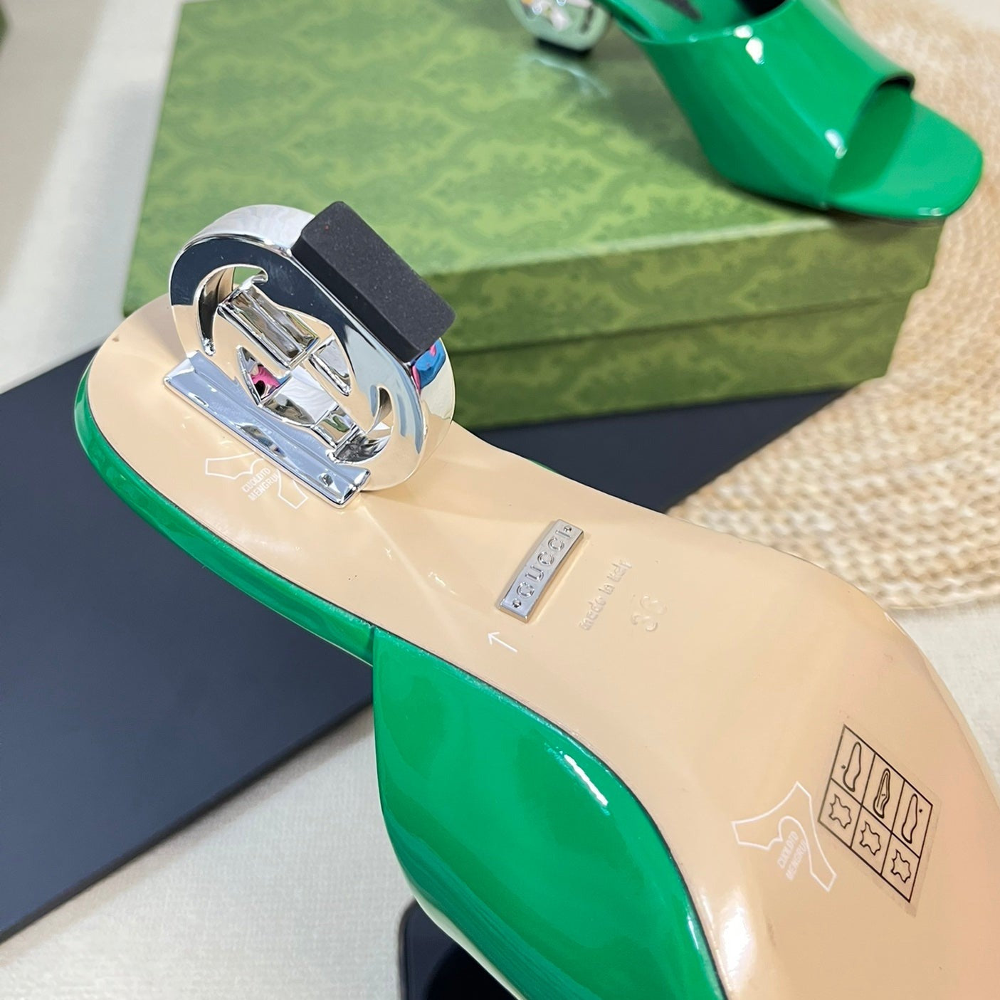 GUCCI Women's Heeled Sandals Glossy Forest Green