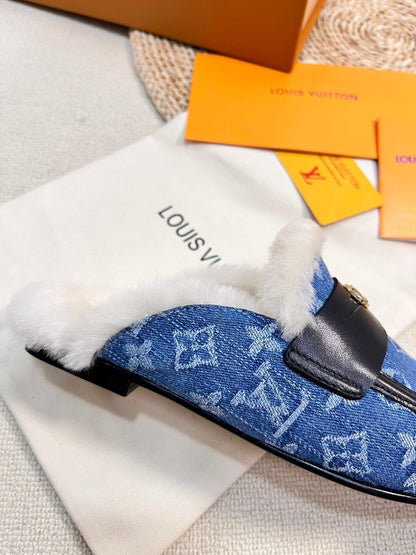 LOUIS VUITTON FLAT MULE IN COBALT BLUE MONOGRAM DENIM AND SHEARLING LINING