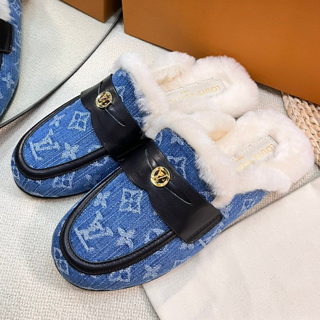 LOUIS VUITTON FLAT MULE IN COBALT BLUE MONOGRAM DENIM AND SHEARLING LINING