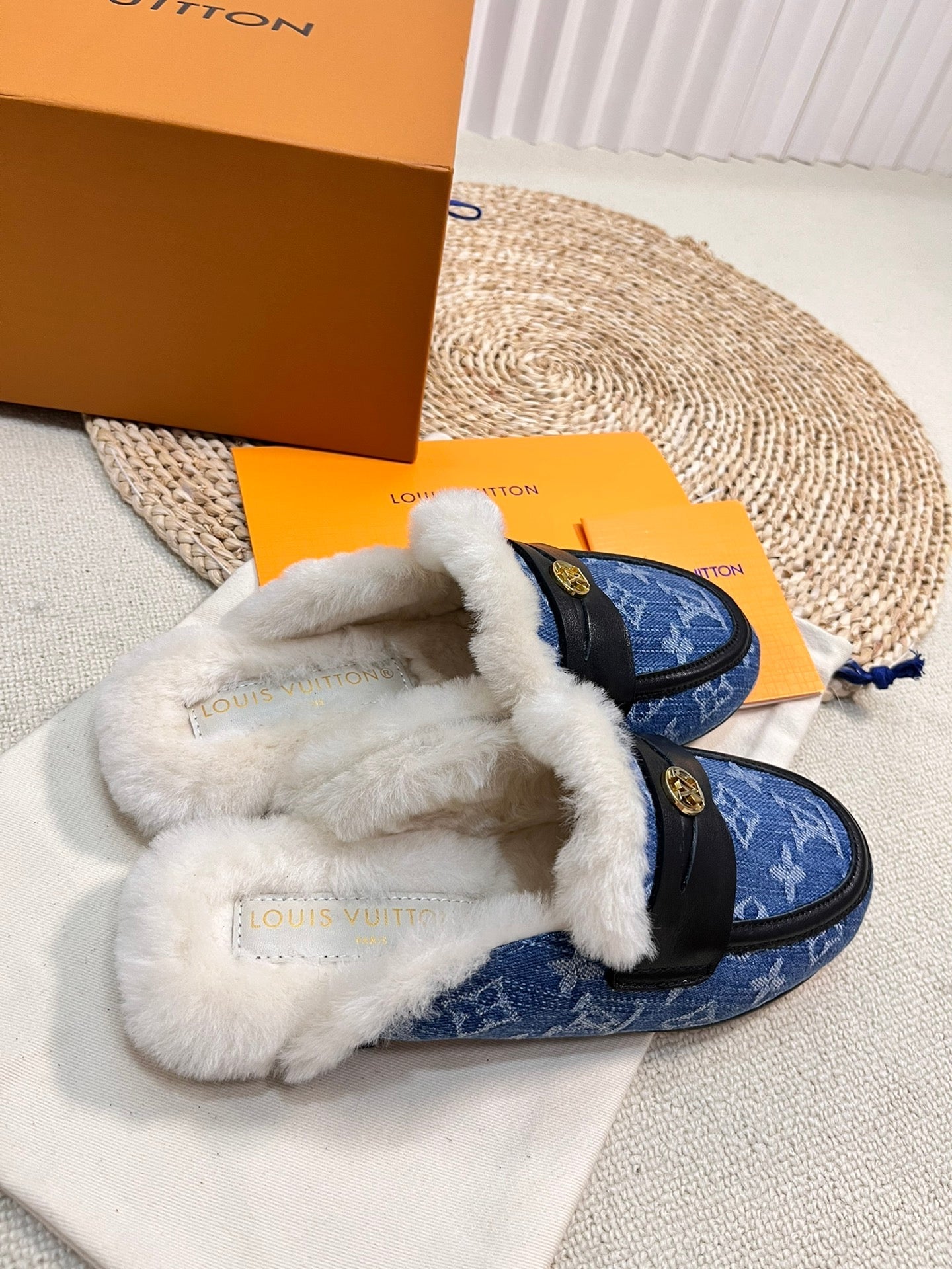 LOUIS VUITTON FLAT MULE IN COBALT BLUE MONOGRAM DENIM AND SHEARLING LINING