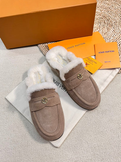 LOUIS VUITTON LV COSY FLAT COMFORT CLOG IN MEDIUM BROWN SUEDE AND SHEARLING LINING