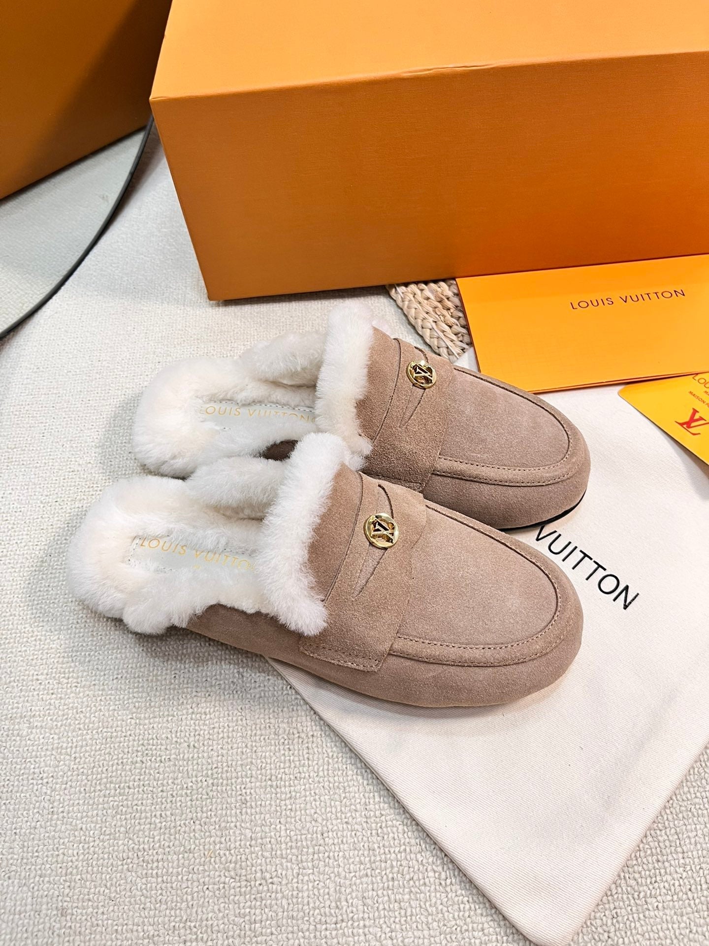 LOUIS VUITTON LV COSY FLAT COMFORT CLOG IN MEDIUM BROWN SUEDE AND SHEARLING LINING