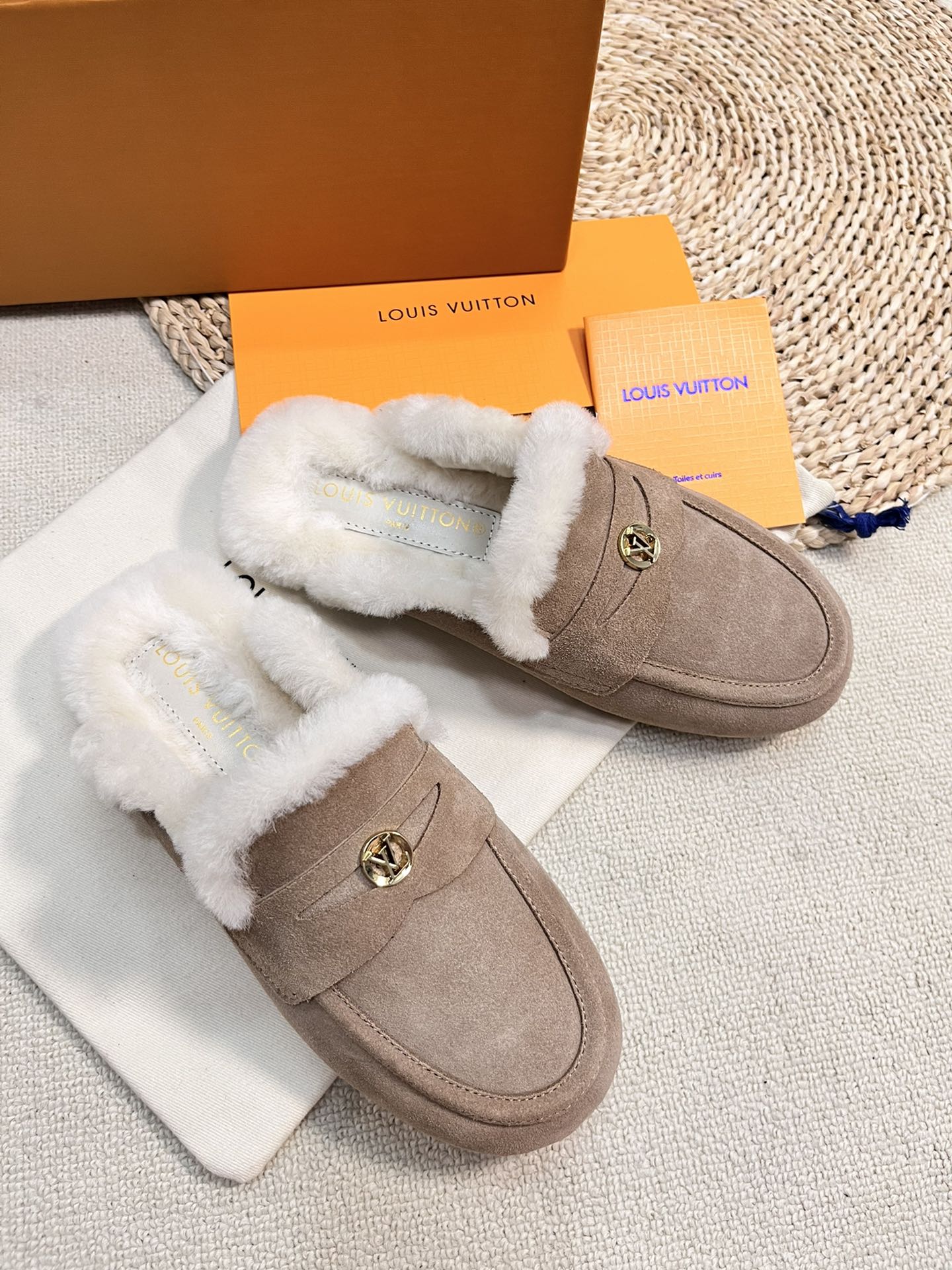 LOUIS VUITTON LV COSY FLAT COMFORT CLOG IN MEDIUM BROWN SUEDE AND SHEARLING LINING
