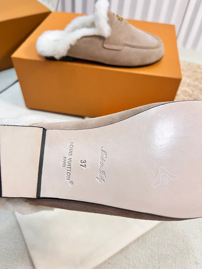 LOUIS VUITTON LV COSY FLAT COMFORT CLOG IN MEDIUM BROWN SUEDE AND SHEARLING LINING