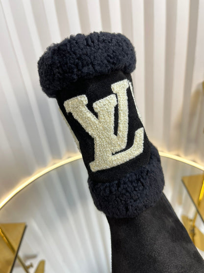 LOUIS VUITTON SNOWDROP FLAT ANKLE BOOTS IN BLACK SUEDE