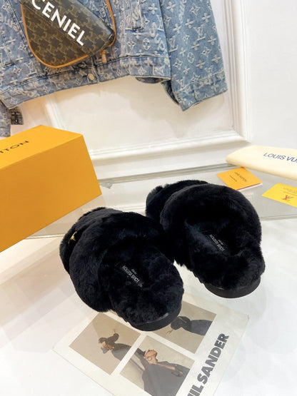 LOUIS VUITTON HALF MULE SLIPPERS IN BLACK FLEECE FEATURING METALLIC LOGO