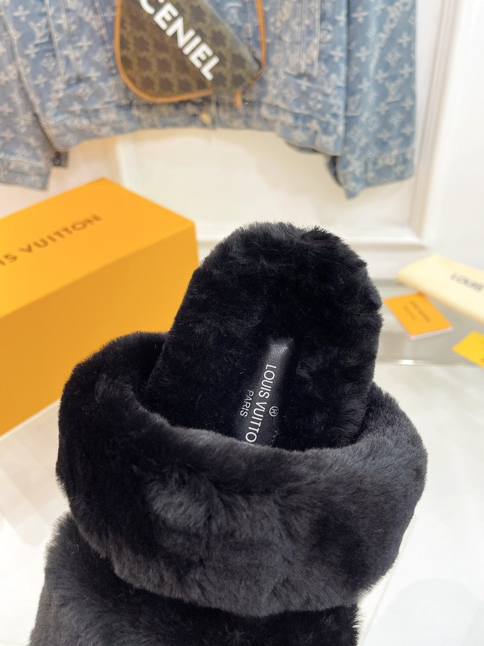 LOUIS VUITTON HALF MULE SLIPPERS IN BLACK FLEECE FEATURING METALLIC LOGO