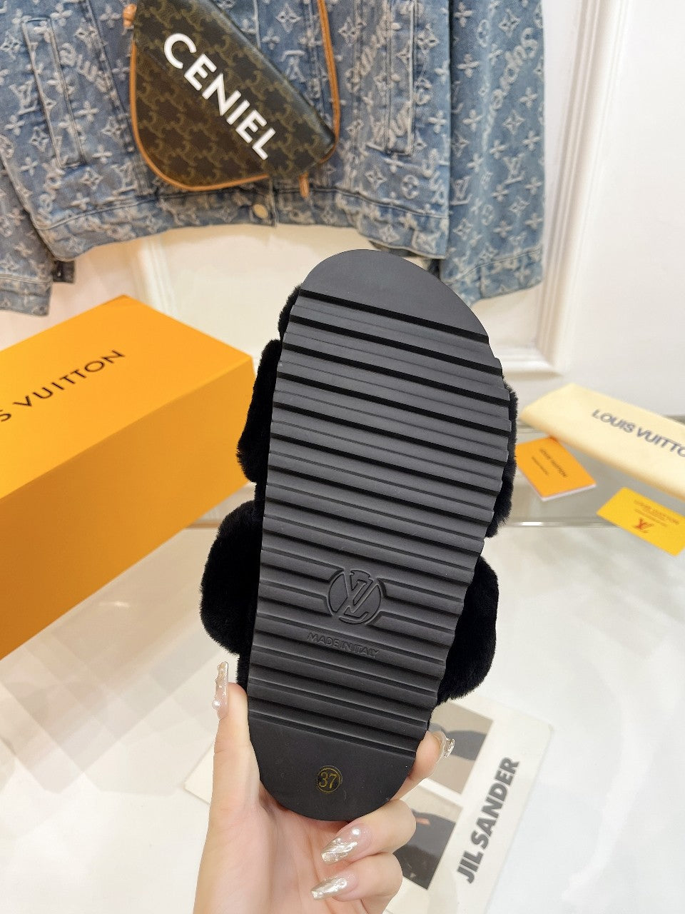LOUIS VUITTON HALF MULE SLIPPERS IN BLACK FLEECE FEATURING METALLIC LOGO