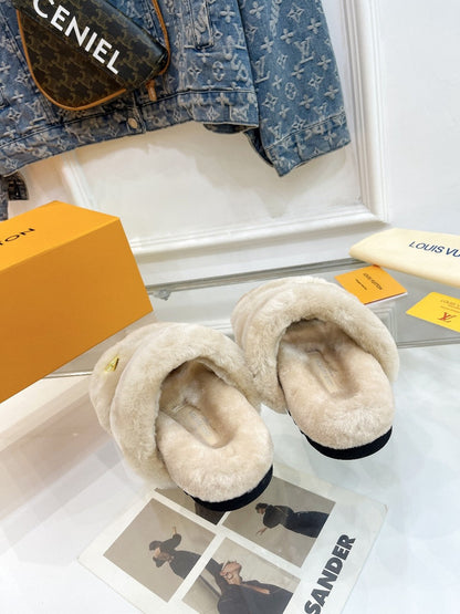 LOUIS VUITTON HALF MULE SLIPPERS IN CAMEL BEIGE FLEECE FEATURING METALLIC LOGO