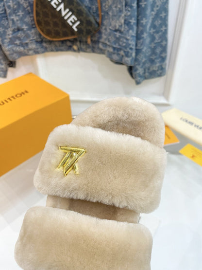 LOUIS VUITTON HALF MULE SLIPPERS IN CAMEL BEIGE FLEECE FEATURING METALLIC LOGO