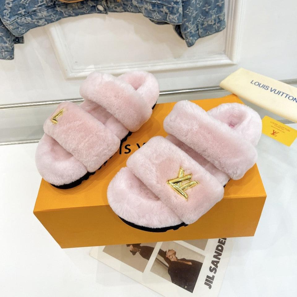 LOUIS VUITTON HALF MULE SLIPPERS IN LIGHT PINK FLEECE FEATURING METALLIC LOGO