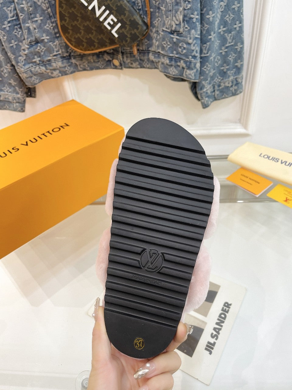 LOUIS VUITTON HALF MULE SLIPPERS IN LIGHT PINK FLEECE FEATURING METALLIC LOGO
