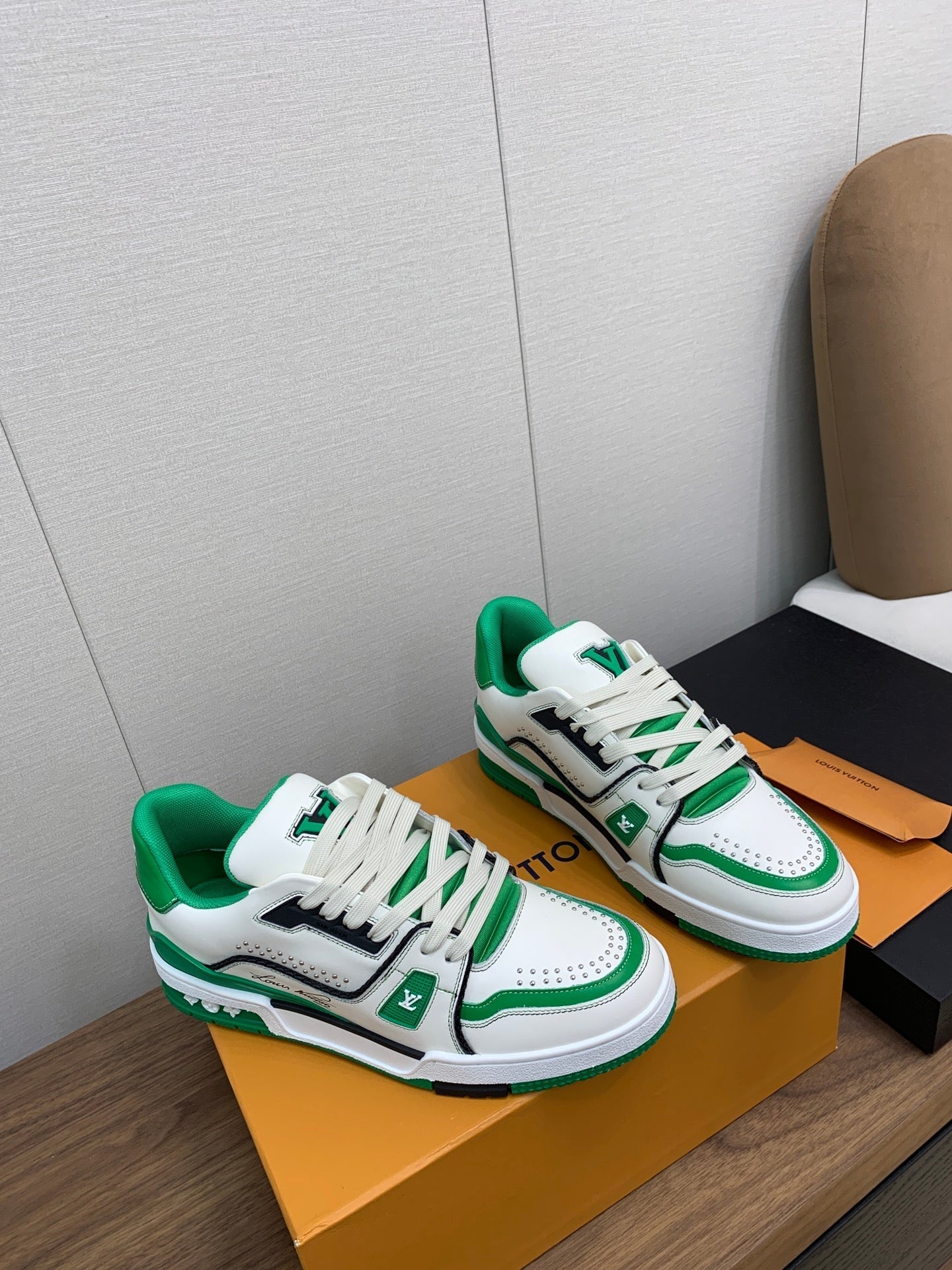 LOUIS VUITTON LV WOMEN'S TRAINER IN WHITE MIX GREEN CALFSKIN