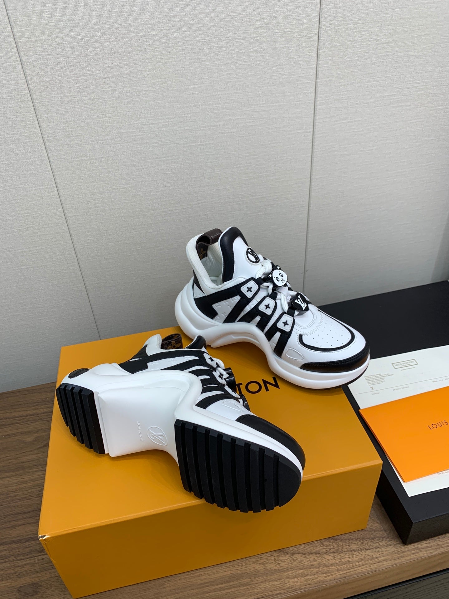 LOUIS VUITTON LV ARCHLIGHT SNEAKER BLACK MIX WHITE