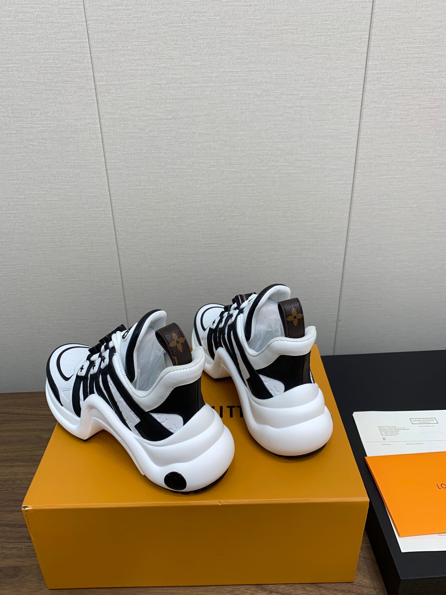 LOUIS VUITTON LV ARCHLIGHT SNEAKER BLACK MIX WHITE