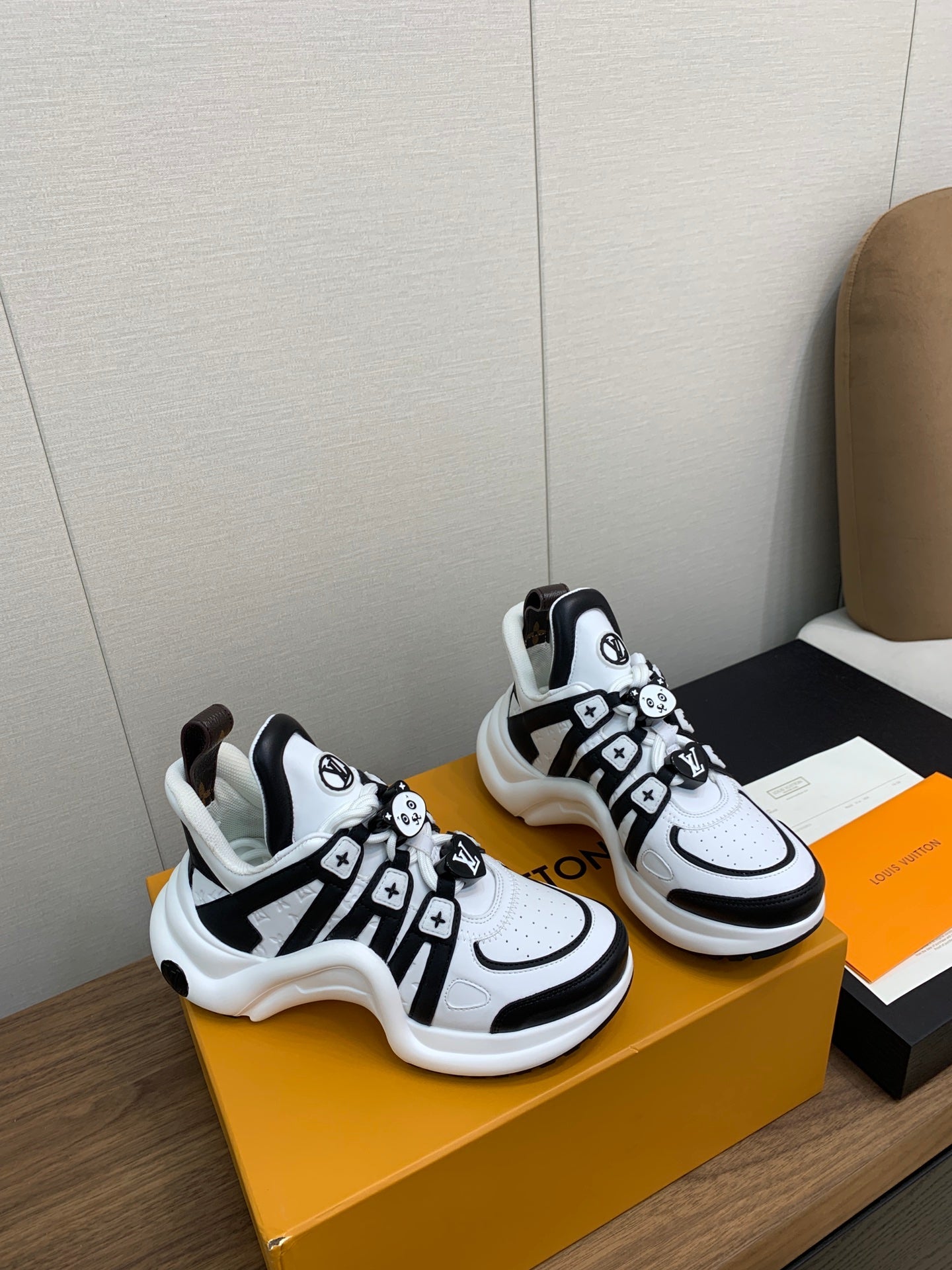 LOUIS VUITTON LV ARCHLIGHT SNEAKER BLACK MIX WHITE