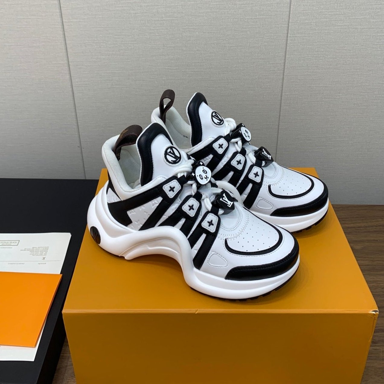 LOUIS VUITTON LV ARCHLIGHT SNEAKER BLACK MIX WHITE