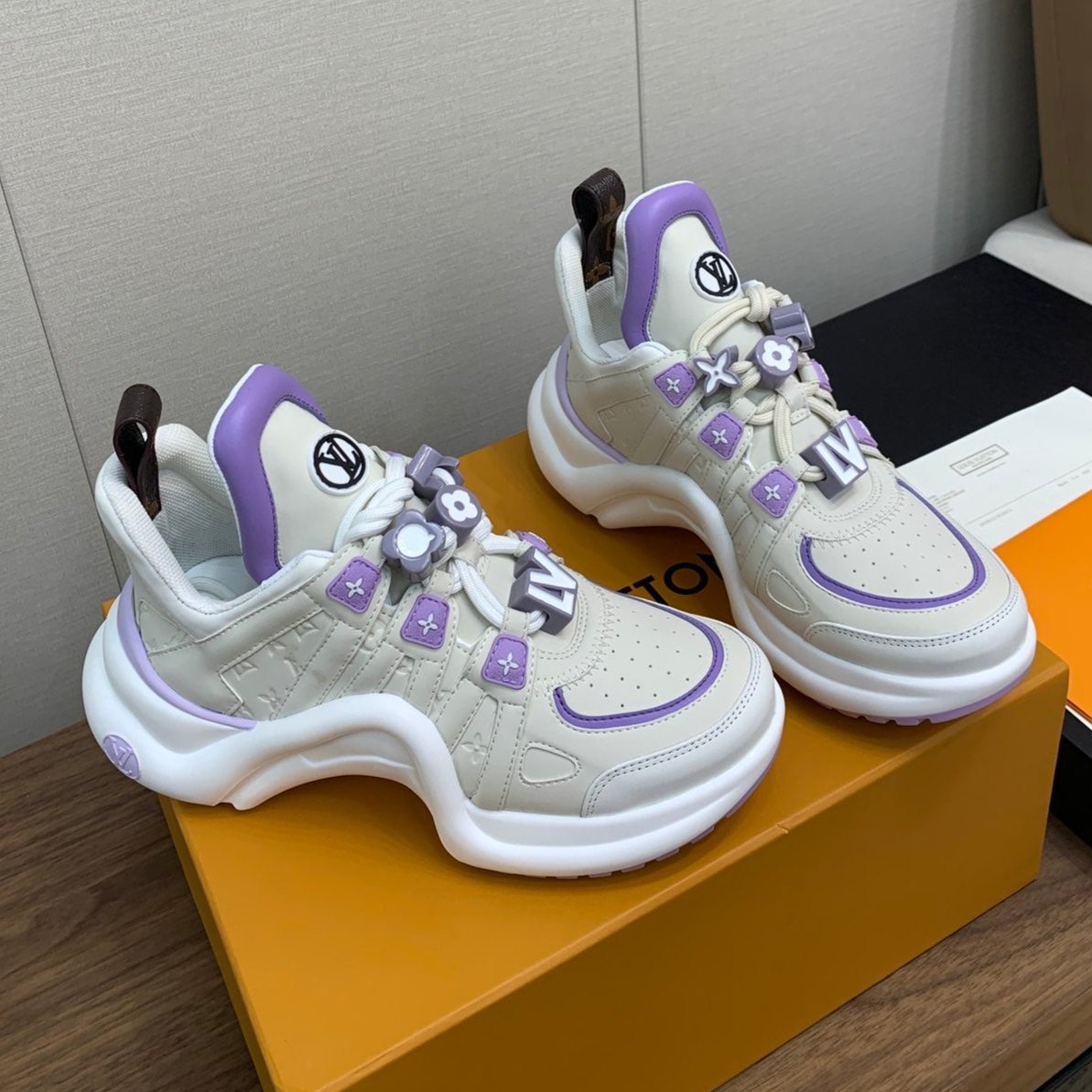LOUIS VUITTON LV ARCHLIGHT SNEAKER BEIGE MIX VIOLET CALFSKIN