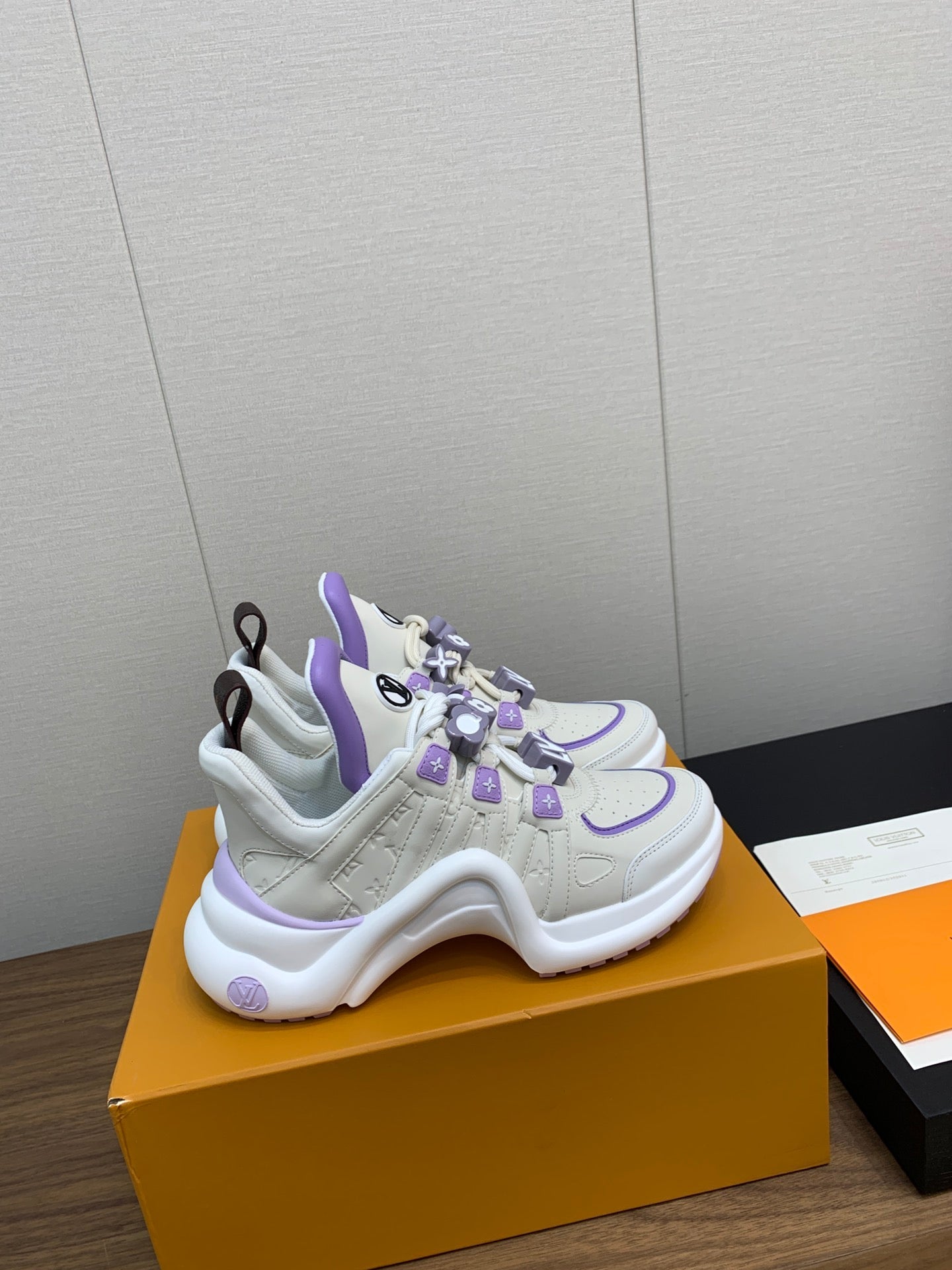 LOUIS VUITTON LV ARCHLIGHT SNEAKER BEIGE MIX VIOLET CALFSKIN