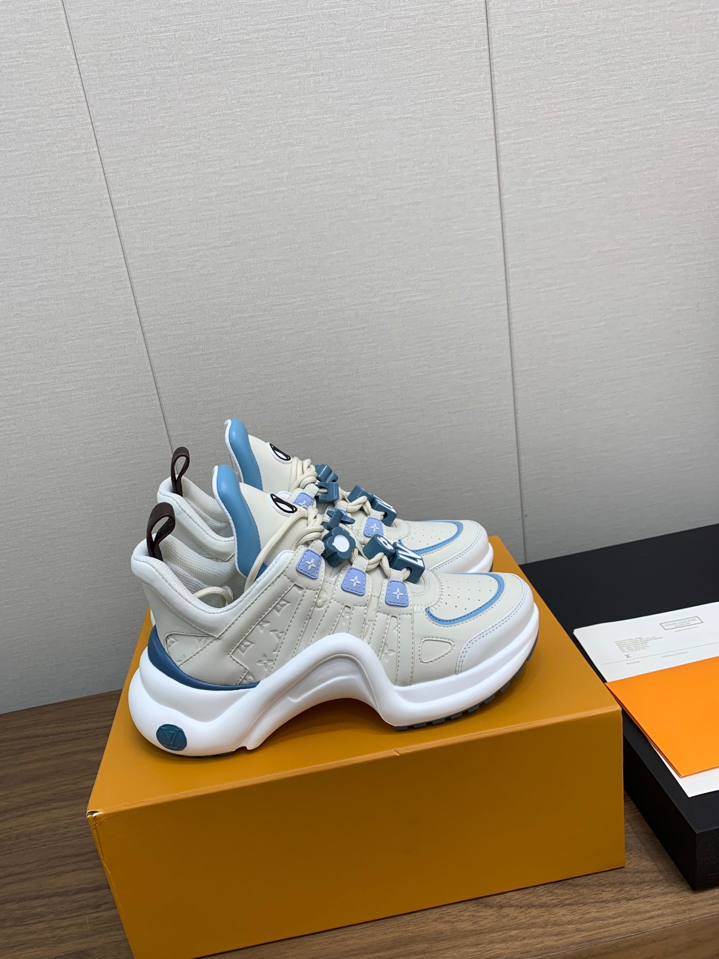 LOUIS VUITTON LV ARCHLIGHT SNEAKER BEIGE MIX COBALT BLUE CALFSKIN