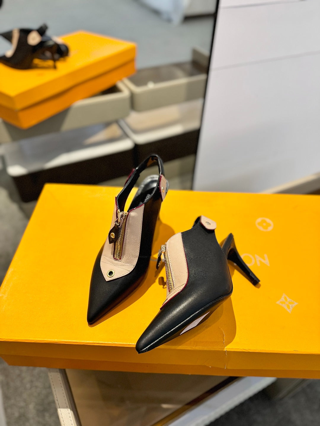 LOUIS VUITTON ALLURE HIGH 8 CM SLINGBACK IN BLACK MIX SAND BROWN CALFSKIN