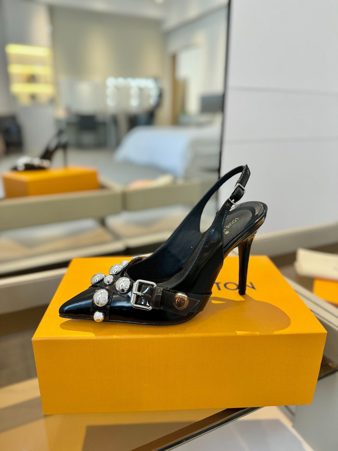 LOUIS VUITTON HIGH HEELS 95 MM IN BLACK PATENT CALFSKIN WITH CRYSTALS