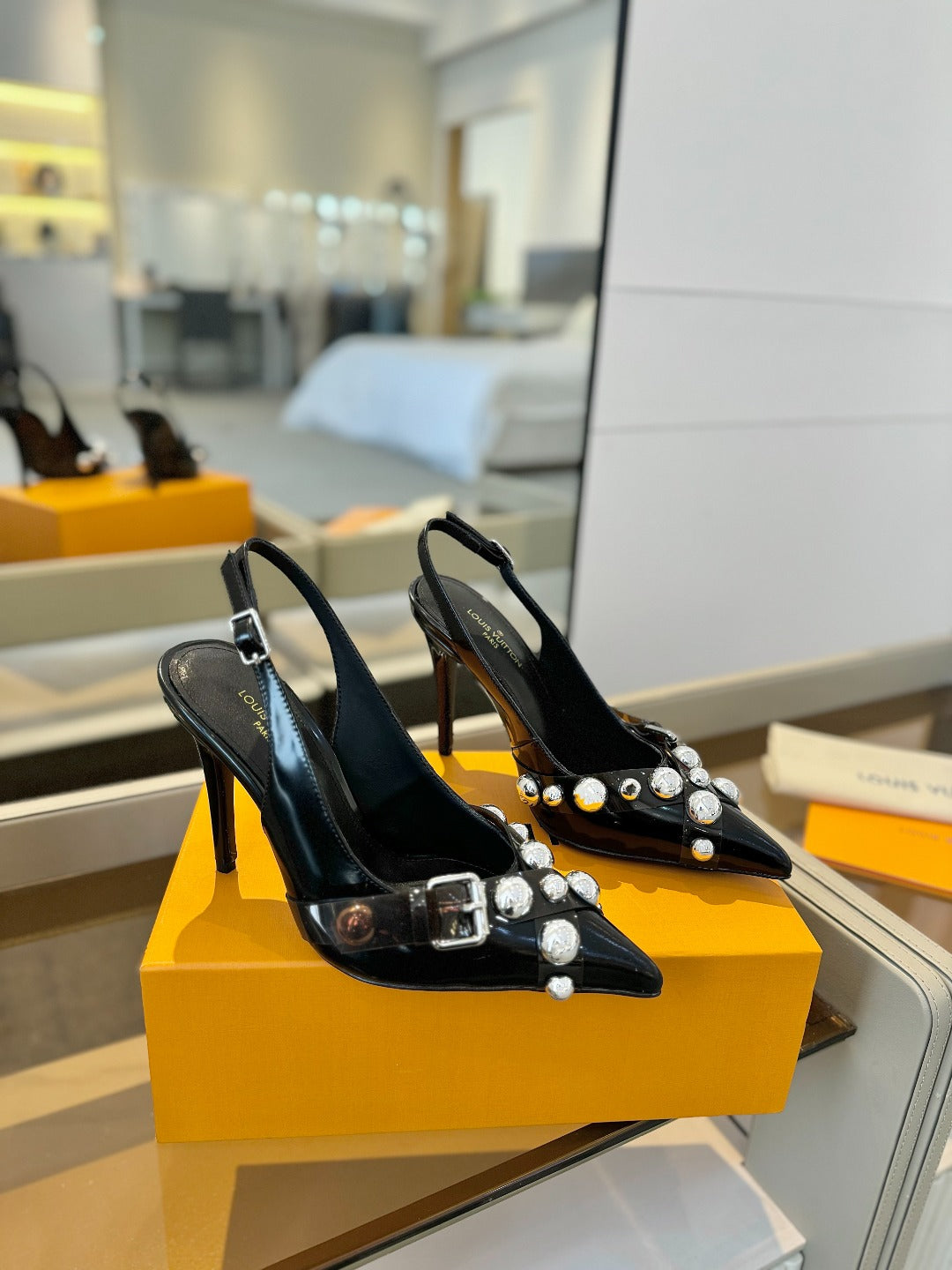 LOUIS VUITTON HIGH HEELS 95 MM IN BLACK PATENT CALFSKIN WITH CRYSTALS