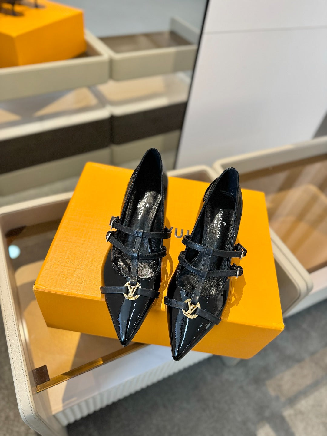 LOUIS VUITTON HIGH PUMP 5 CM TRIPLE-STRAP IN BLACK PATENT CALFSKIN