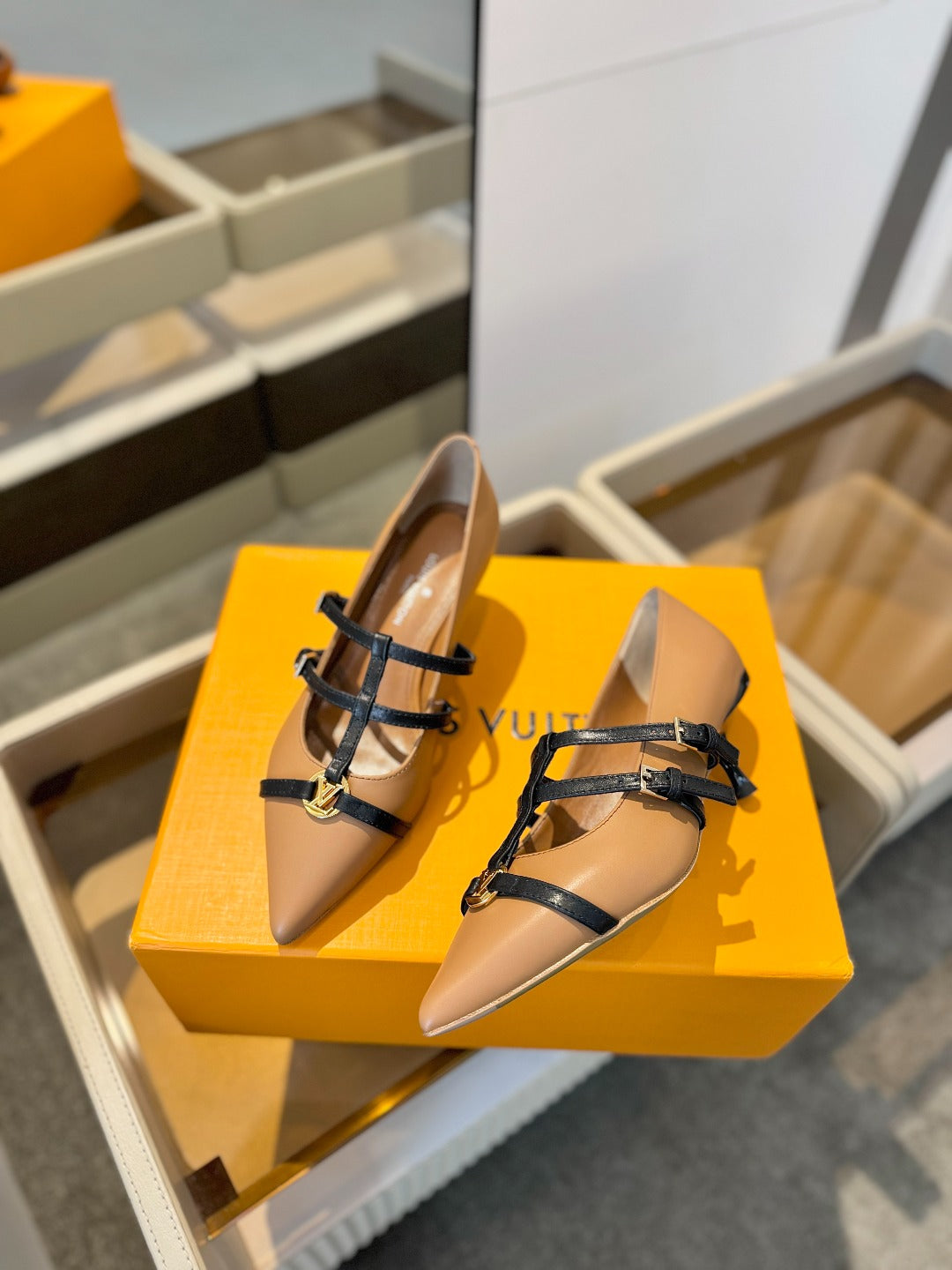LOUIS VUITTON HIGH PUMP 5 CM TRIPLE-STRAP IN CIDER BROWN CALFSKIN WITH BLACK STRAP
