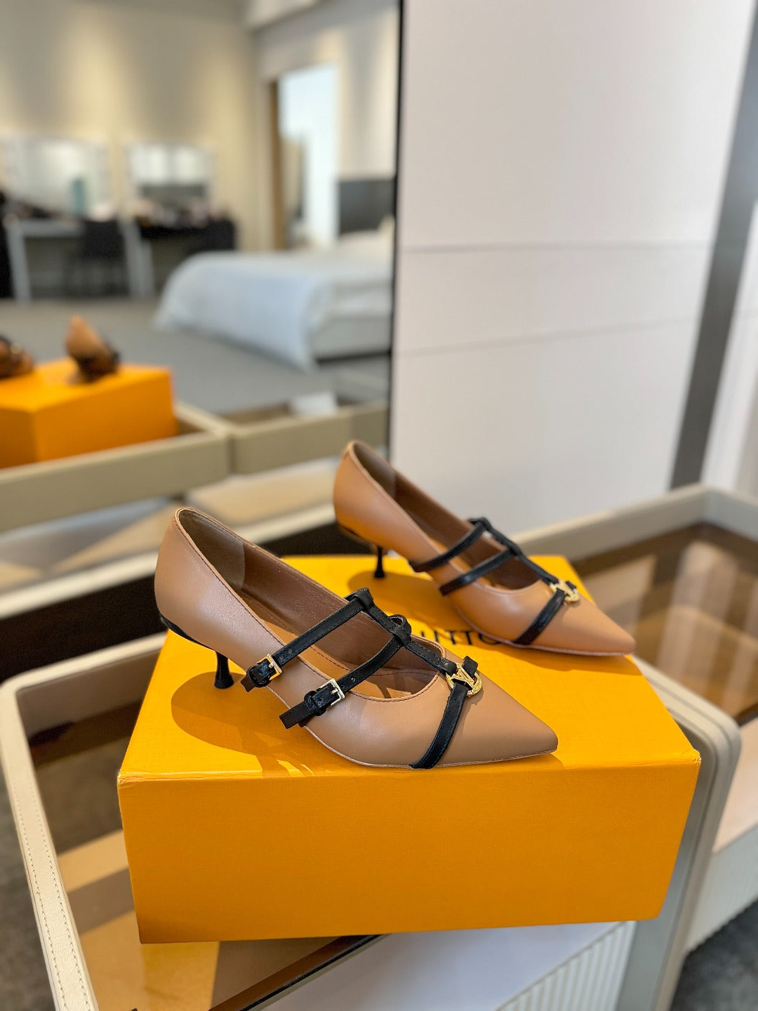 LOUIS VUITTON HIGH PUMP 5 CM TRIPLE-STRAP IN CIDER BROWN CALFSKIN WITH BLACK STRAP